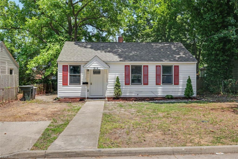 Photo 2 of 33 residential for sale in Hampton virginia