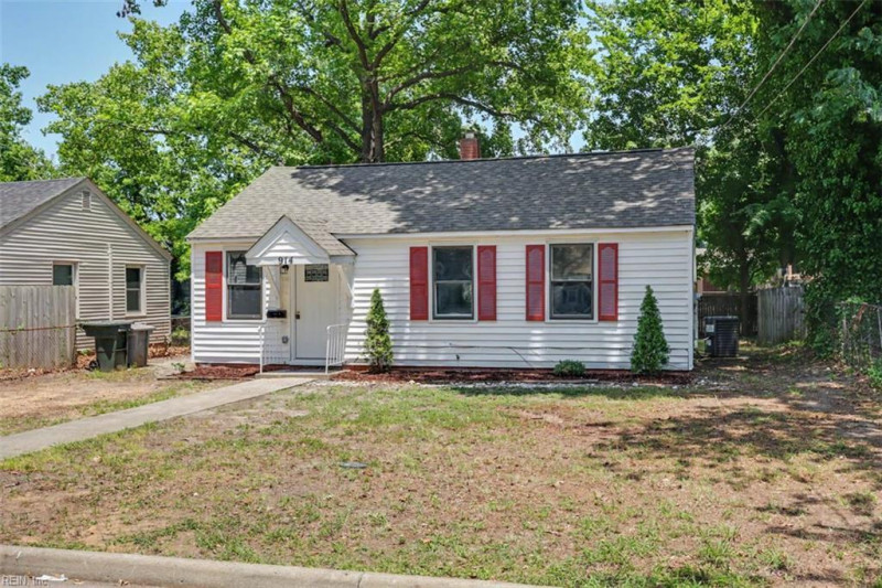 Photo 3 of 33 residential for sale in Hampton virginia
