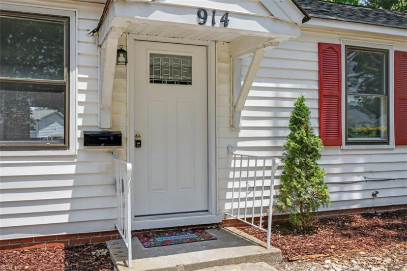 Photo 5 of 33 residential for sale in Hampton virginia