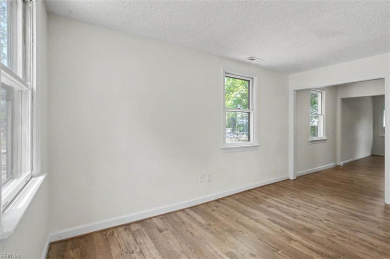 Photo 7 of 33 residential for sale in Hampton virginia