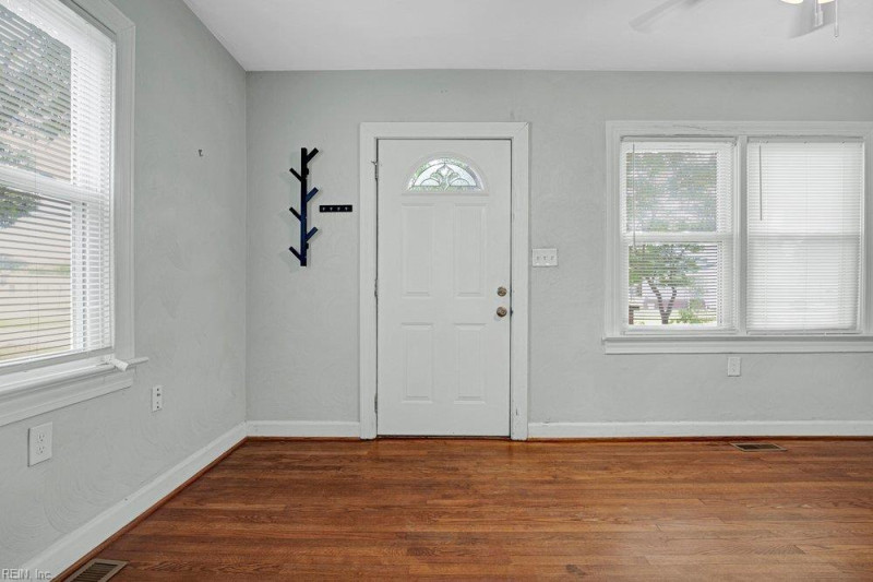 Photo 4 of 26 residential for sale in Chesapeake virginia Photo 4 of 26 residential for sale in Chesapeake virginia
