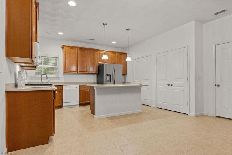 Photo 12 of 46 residential for sale in Suffolk virginia