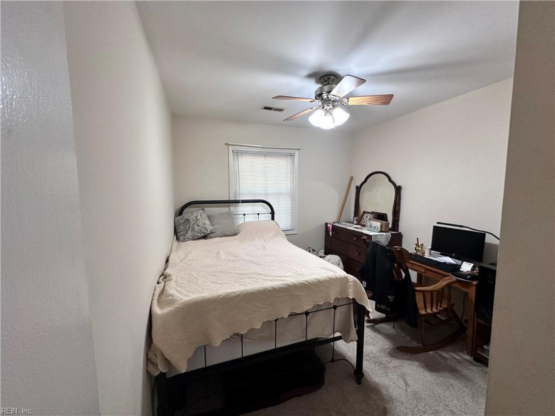 Photo 11 of 24 residential for sale in York County virginia