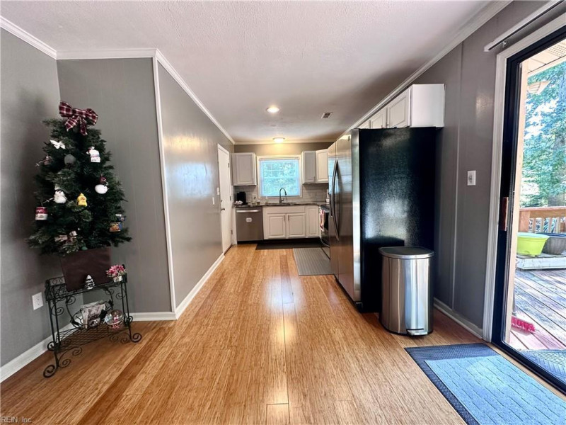 Photo 5 of 24 residential for sale in York County virginia
