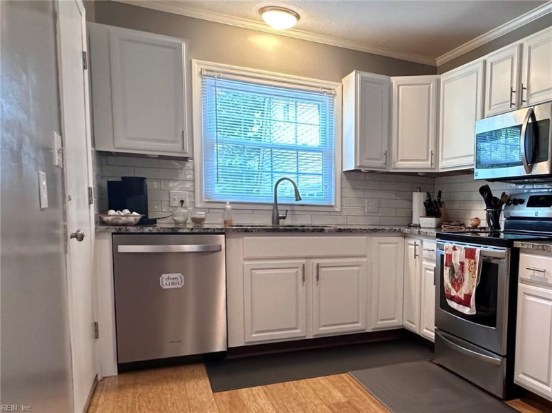 Photo 6 of 24 residential for sale in York County virginia