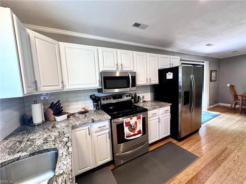 Photo 7 of 24 residential for sale in York County virginia