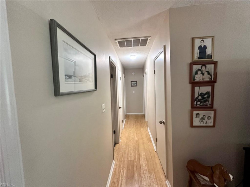 Photo 8 of 24 residential for sale in York County virginia