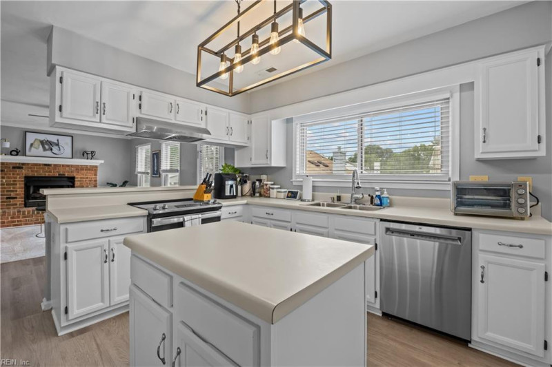 Photo 10 of 30 residential for sale in Virginia Beach virginia