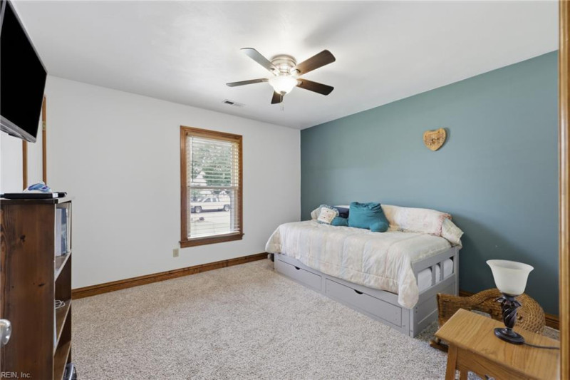Photo 11 of 49 residential for sale in Chesapeake virginia