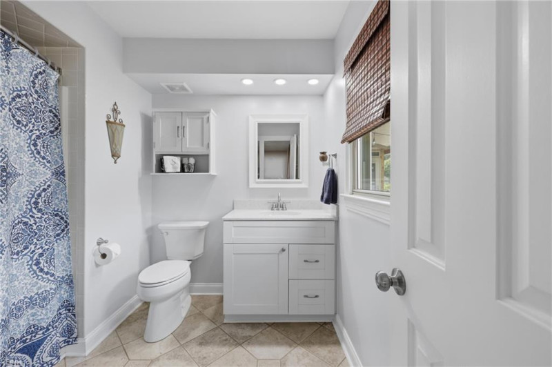 Photo 14 of 49 residential for sale in Chesapeake virginia