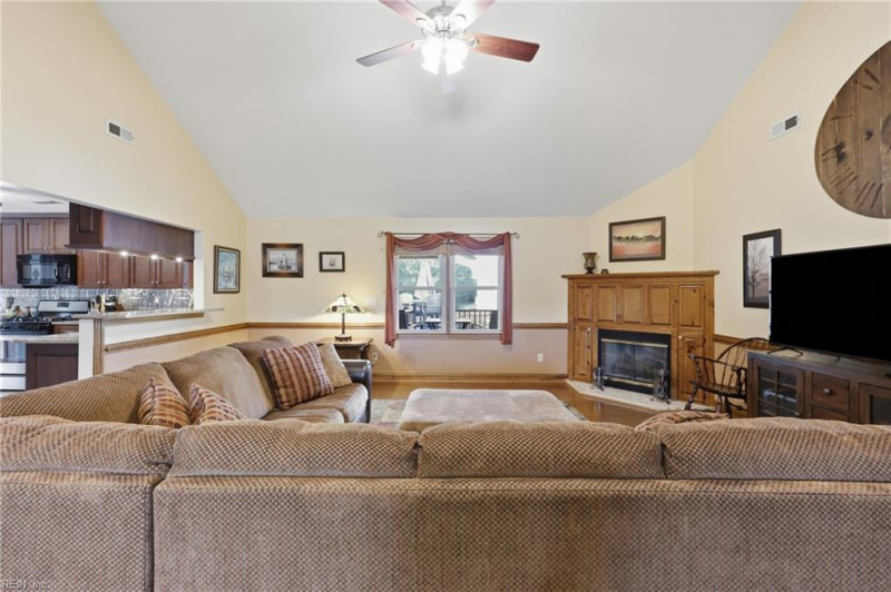 Photo 16 of 49 residential for sale in Chesapeake virginia
