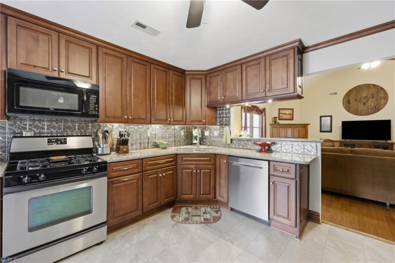 Photo 6 of 49 residential for sale in Chesapeake virginia