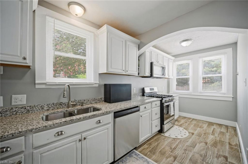 Photo 11 of 35 residential for sale in Portsmouth virginia