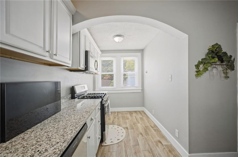 Photo 12 of 35 residential for sale in Portsmouth virginia