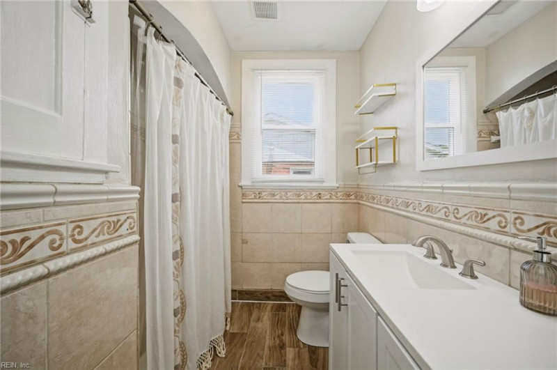 Photo 15 of 35 residential for sale in Portsmouth virginia