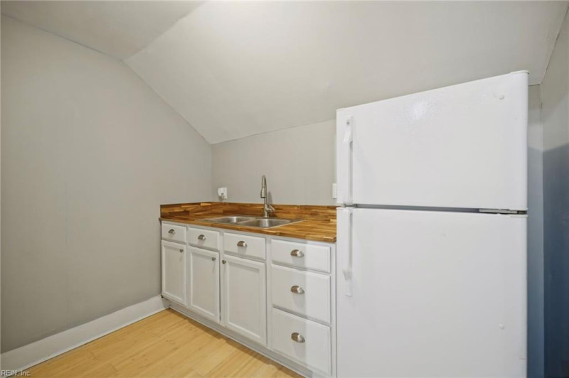 Photo 21 of 35 residential for sale in Portsmouth virginia