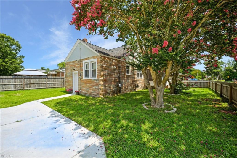 Photo 27 of 35 residential for sale in Portsmouth virginia
