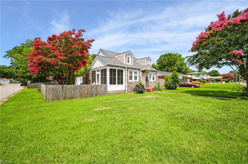 Photo 4 of 35 residential for sale in Portsmouth virginia