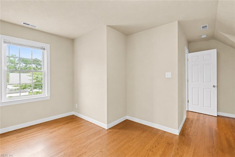 Photo 10 of 32 residential for sale in Norfolk virginia