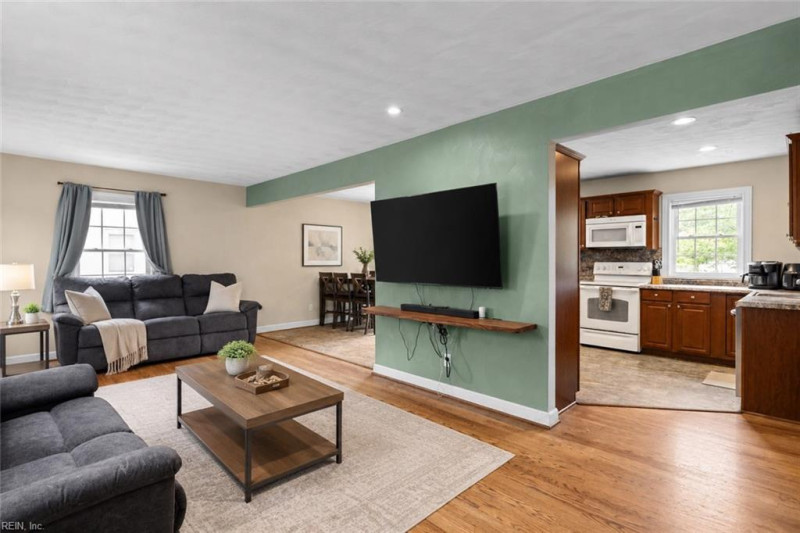 Photo 4 of 32 residential for sale in Norfolk virginia
