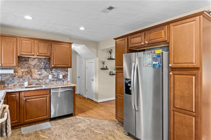 Photo 9 of 32 residential for sale in Norfolk virginia