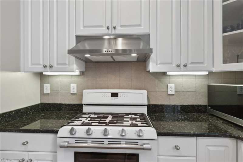 Photo 10 of 47 residential for sale in Virginia Beach virginia