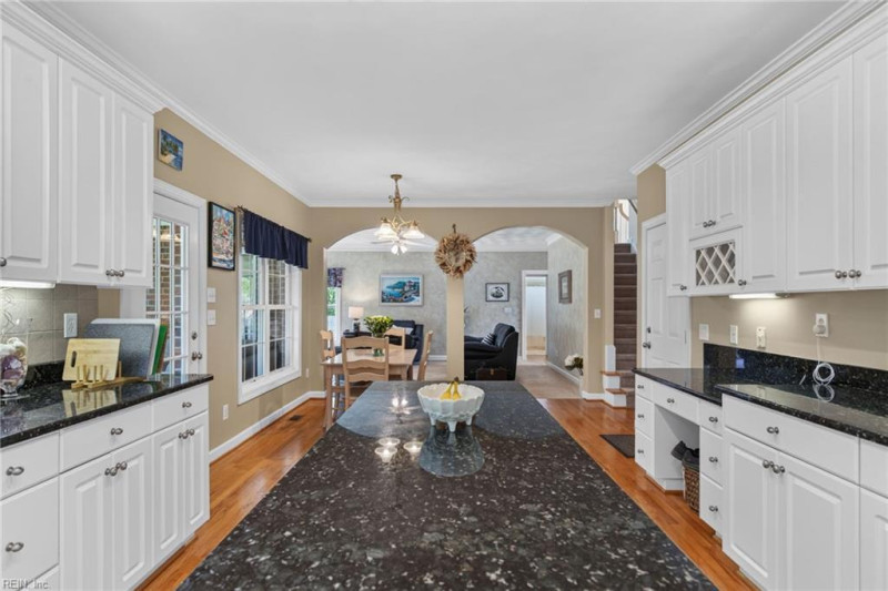 Photo 11 of 47 residential for sale in Virginia Beach virginia