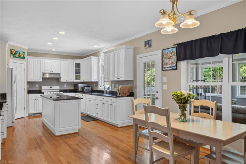 Photo 5 of 47 residential for sale in Virginia Beach virginia