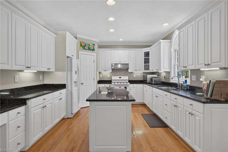 Photo 9 of 47 residential for sale in Virginia Beach virginia