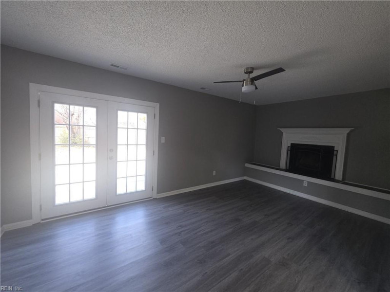 Photo 11 of 17 residential for sale in Virginia Beach virginia