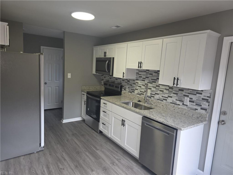 Photo 4 of 17 residential for sale in Virginia Beach virginia