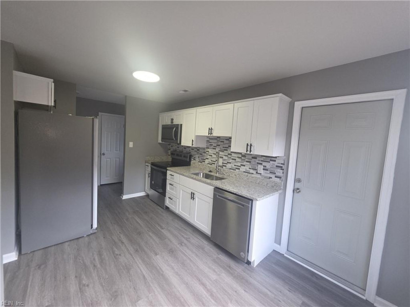 Photo 5 of 17 residential for sale in Virginia Beach virginia