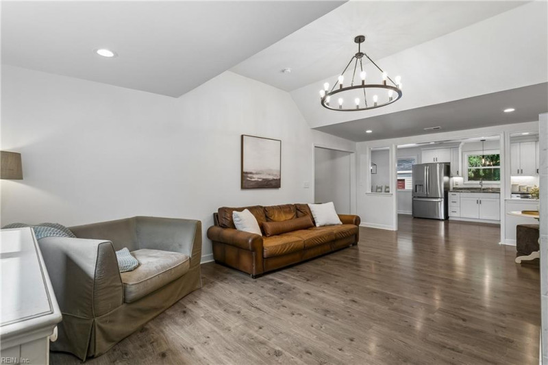 Photo 11 of 31 residential for sale in Hampton virginia