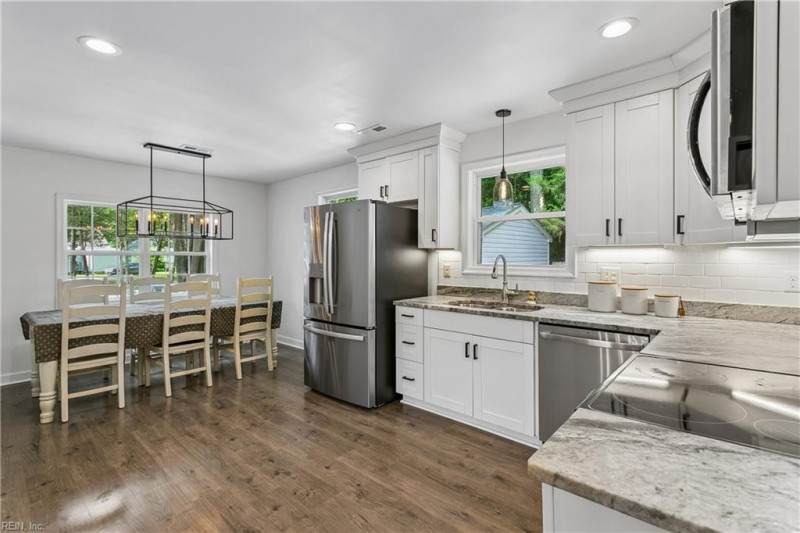 Photo 14 of 31 residential for sale in Hampton virginia
