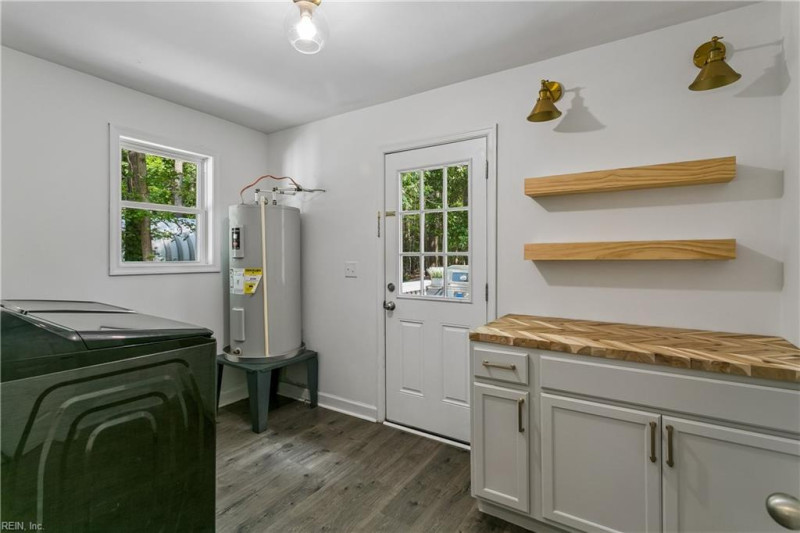 Photo 17 of 31 residential for sale in Hampton virginia