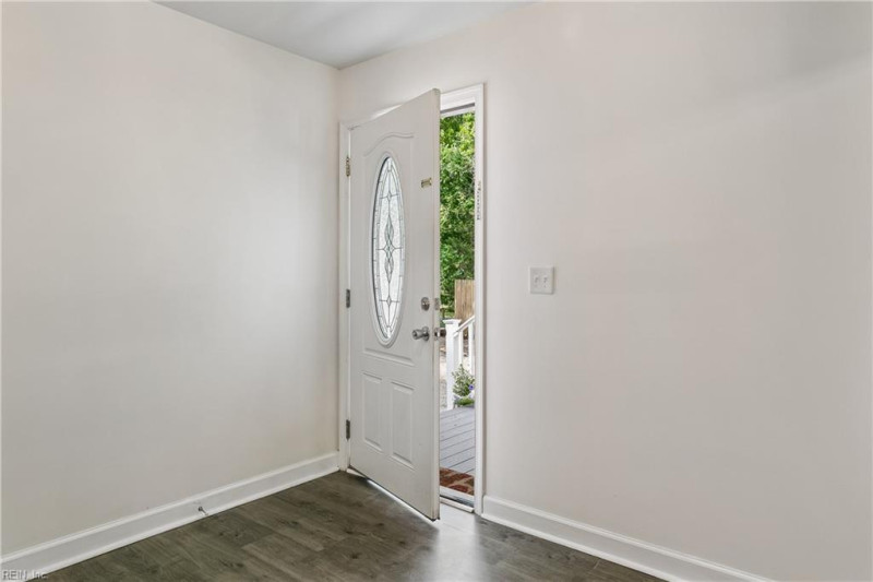 Photo 7 of 31 residential for sale in Hampton virginia