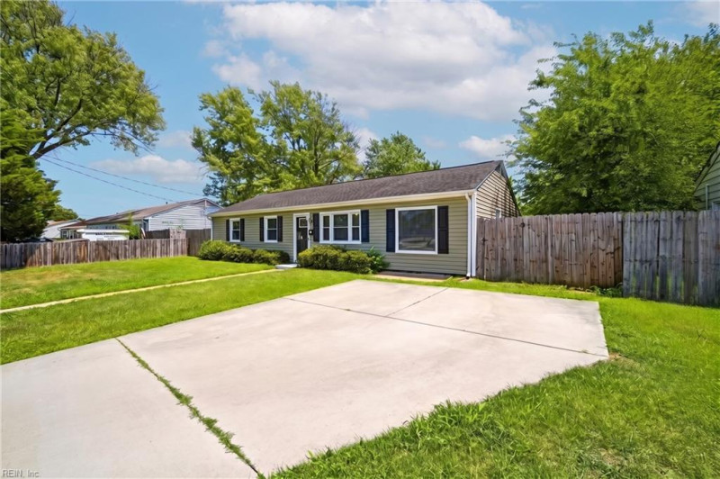 Photo 3 of 26 residential for sale in Hampton virginia