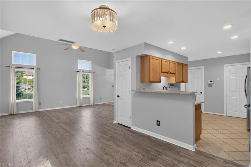Photo 13 of 38 residential for sale in York County virginia