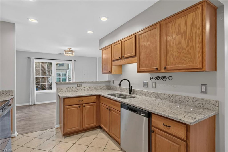 Photo 16 of 38 residential for sale in York County virginia