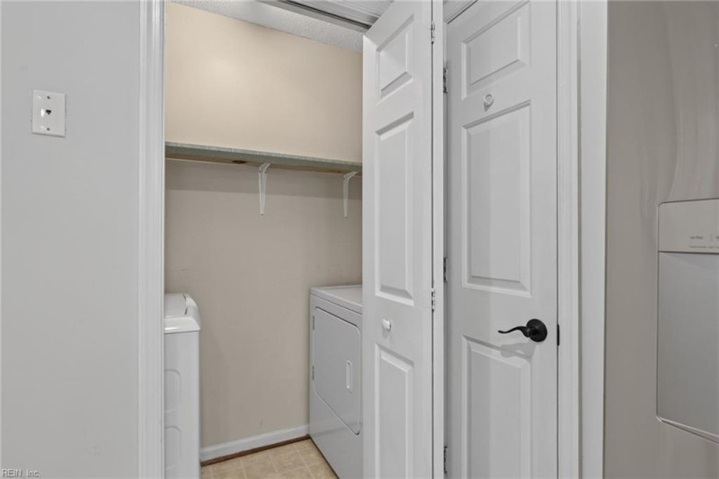Photo 17 of 38 residential for sale in York County virginia