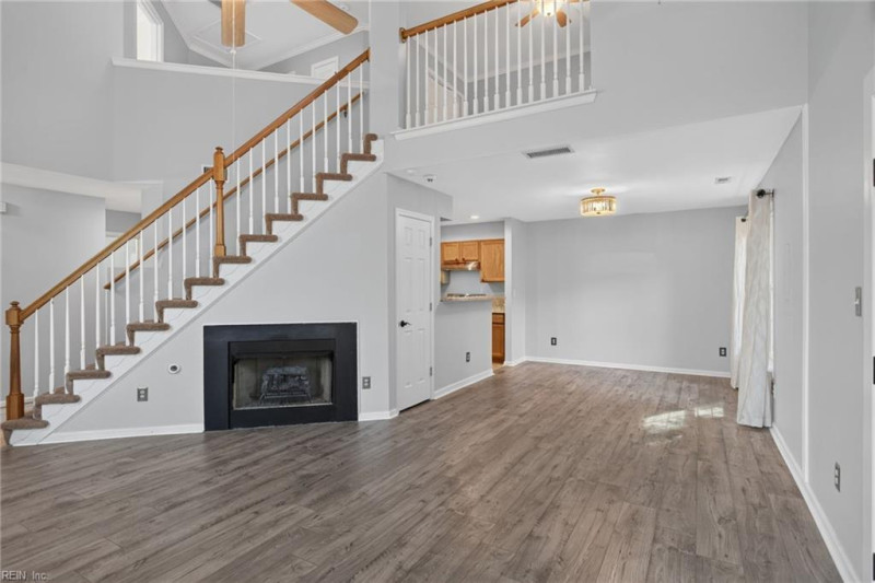 Photo 3 of 38 residential for sale in York County virginia