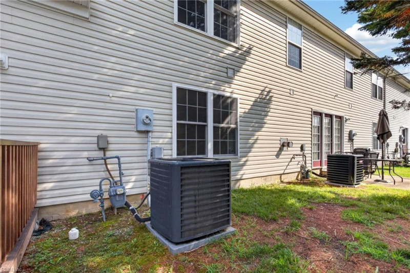 Photo 34 of 38 residential for sale in York County virginia