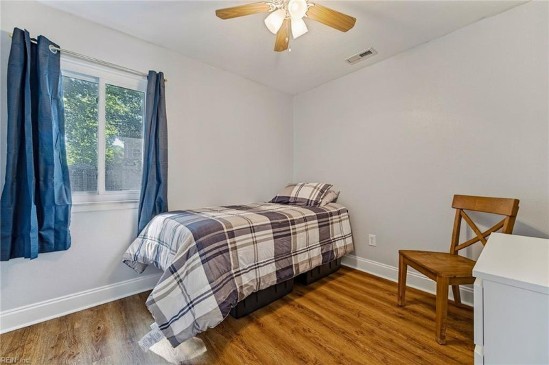 Photo 11 of 38 residential for sale in Virginia Beach virginia