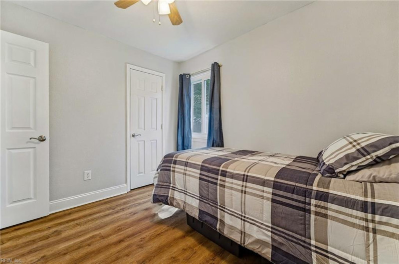Photo 12 of 38 residential for sale in Virginia Beach virginia