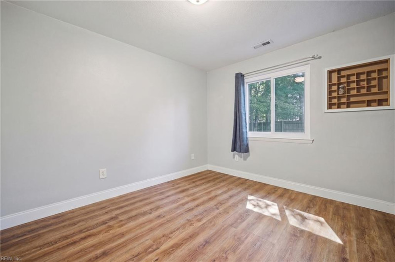 Photo 13 of 38 residential for sale in Virginia Beach virginia
