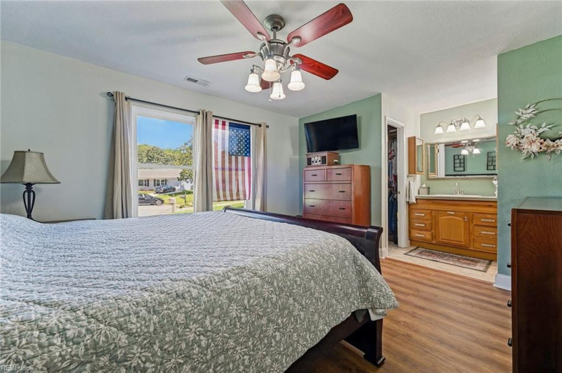 Photo 16 of 38 residential for sale in Virginia Beach virginia