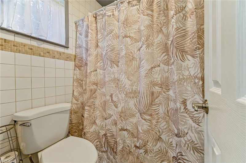 Photo 18 of 38 residential for sale in Virginia Beach virginia