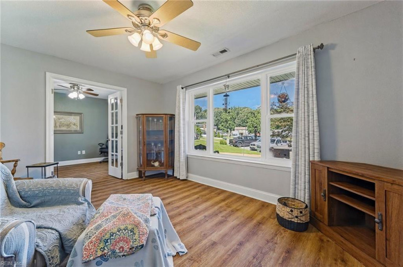 Photo 7 of 38 residential for sale in Virginia Beach virginia
