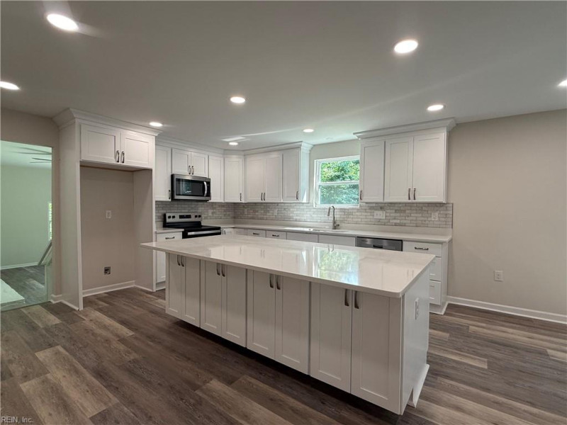 Photo 2 of 10 residential for sale in Chesapeake virginia