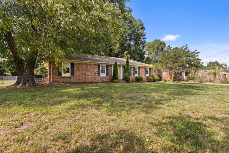 Photo 4 of 38 residential for sale in Franklin virginia